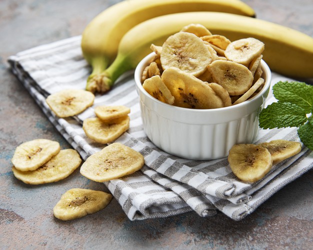 Banane séchée est un fruit sec riche en fibres, magnésium et potassium